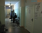 Бабушка благодарит врачей за помощь внучке