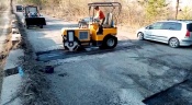 На дороге плотина ГРЭС-Бор заканчивают выполнять ямочный ремонт