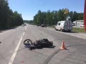 Мотоциклист, попавший в ДТП на трассе Назарово-Ачинск, жив