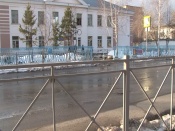 Жителям города Назарово помешали пешеходные ограждения