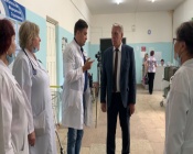 Глава города Назарово поздравил сотрудников Назаровской районной больницы с предстоящим Днём медицинского работника