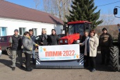 Назаровский район получил шесть тракторов по двум разным программам