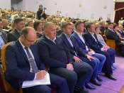На встречу с врио губернатора Красноярского края пришли сотни назаровцев