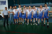 Кубок волейбольного турнира памяти Александра Кузнецова в этом году остался в Назарово