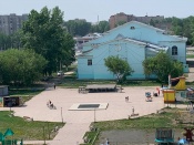 Купальный сезон открыли дети. Заплывы устраивают в фонтанах