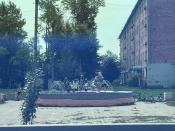 Купальный сезон открыли дети. Заплывы устраивают в фонтанах