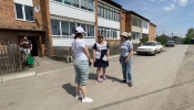 Жители одного из поселков в Назарове не могут добиться, чтобы у их дома наконец появилась цивилизация