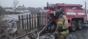 В городе Назарово сгорел двухэтажный частный дом