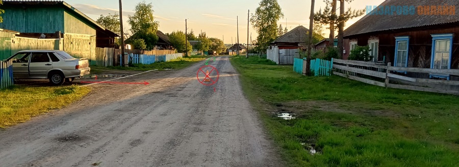 Девушки в велосипедках на велосипеде