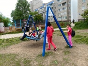 Назаровские дети весело проводят каникулы в пришкольных лагерях